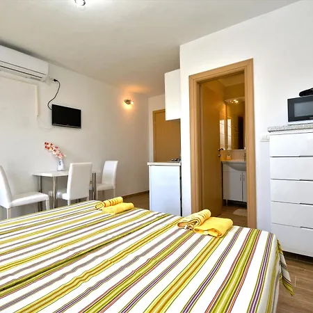 Apartments Goranka 2 Murter Exterior photo